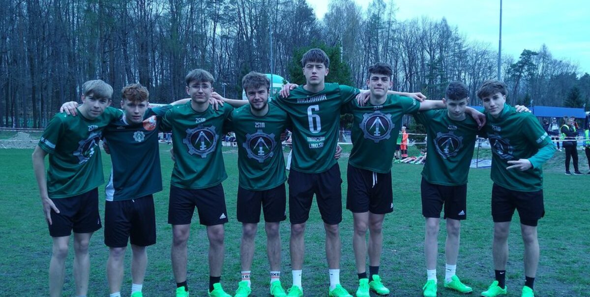 „MECHANIK” NAJLEPSZY W ½ WOJEWÓDZTWA W DRUŻYNOWYCH BIEGACH PRZEŁAJOWYCH