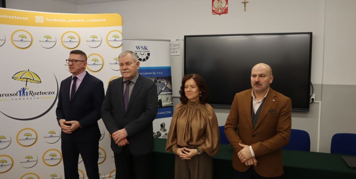 WRĘCZENIE STYPENDIÓW FUNDACJI PARASOL ROZTOCZA
