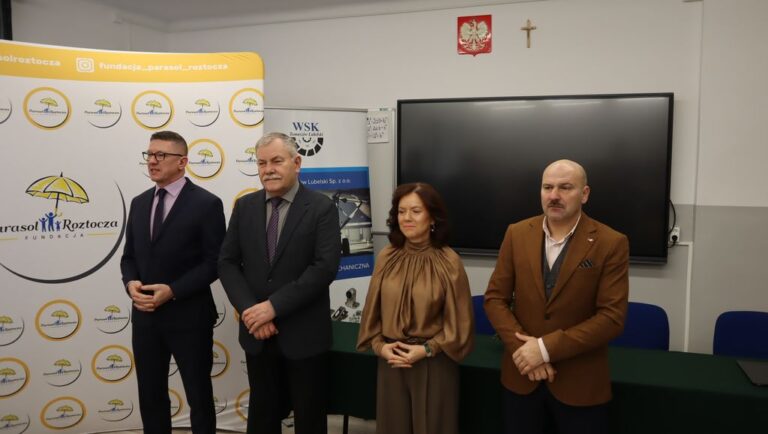 Read more about the article WRĘCZENIE STYPENDIÓW FUNDACJI PARASOL ROZTOCZA