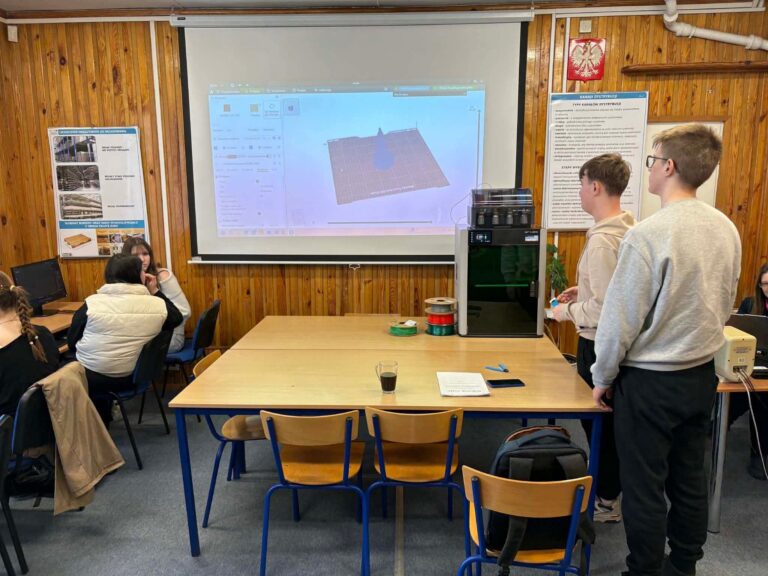 Read more about the article PROGRAMOWANIE I OBSŁUGA WYDRUKU 3D (PLUS VR)